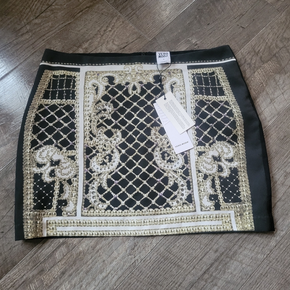 NWT PEARL AND DIAMOND BEDAZZLED MINI SKIRT